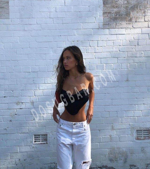 Виктория, 19