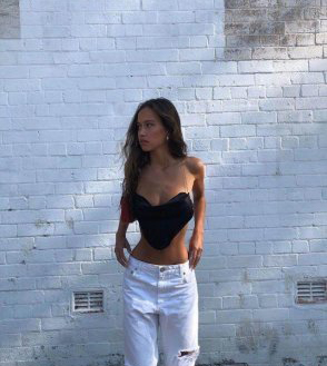 Виктория, 19